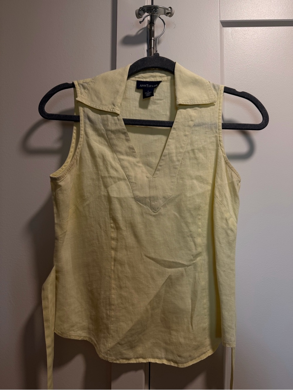 Ann Taylor Sleeveless 100% Linen Blouse
